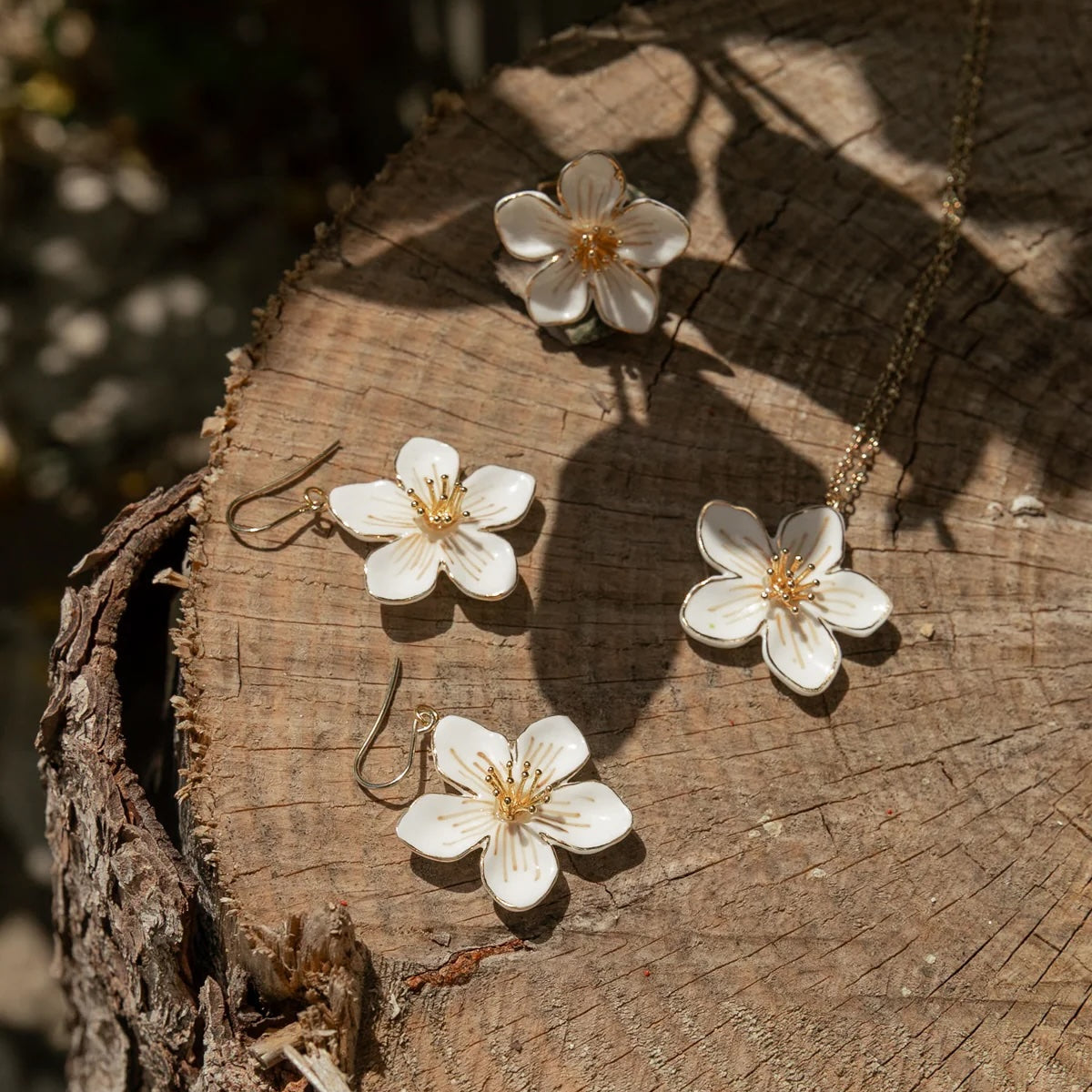 White Flower Necklace