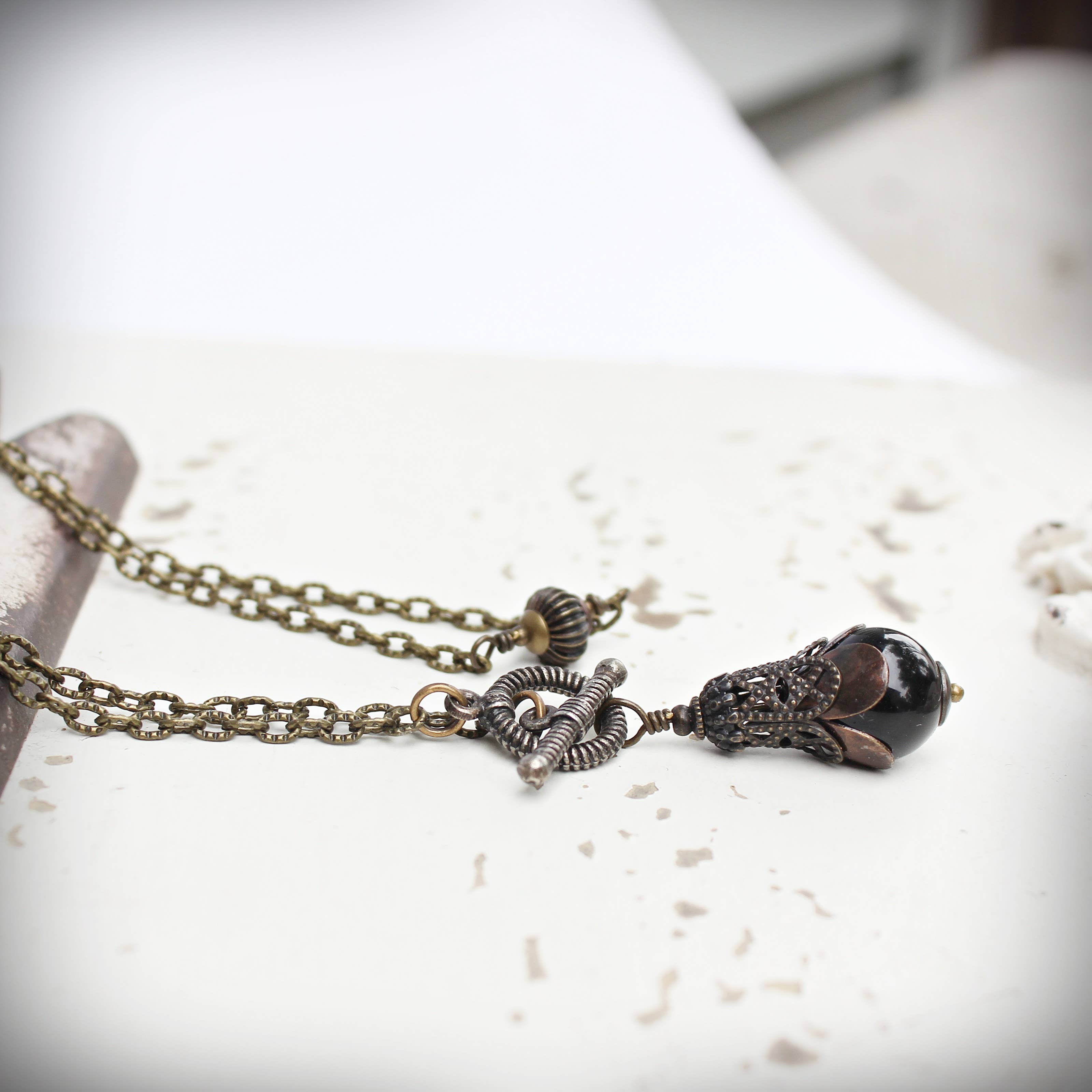 Faceted black onyx pendulum drop, close view – Circa 1890