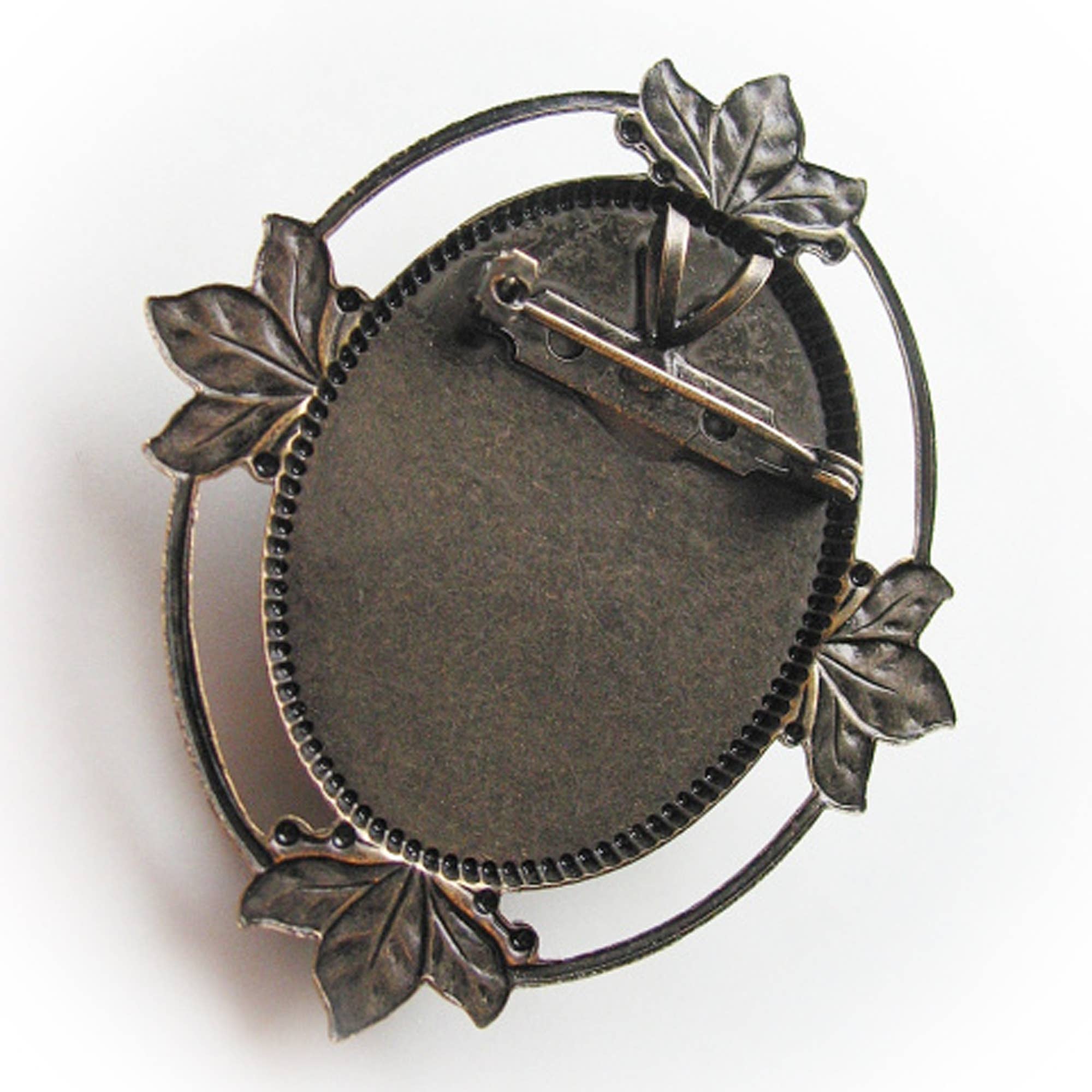 Floral cameo brooch pendant, close view of ivory flowers on black – Circa 1890