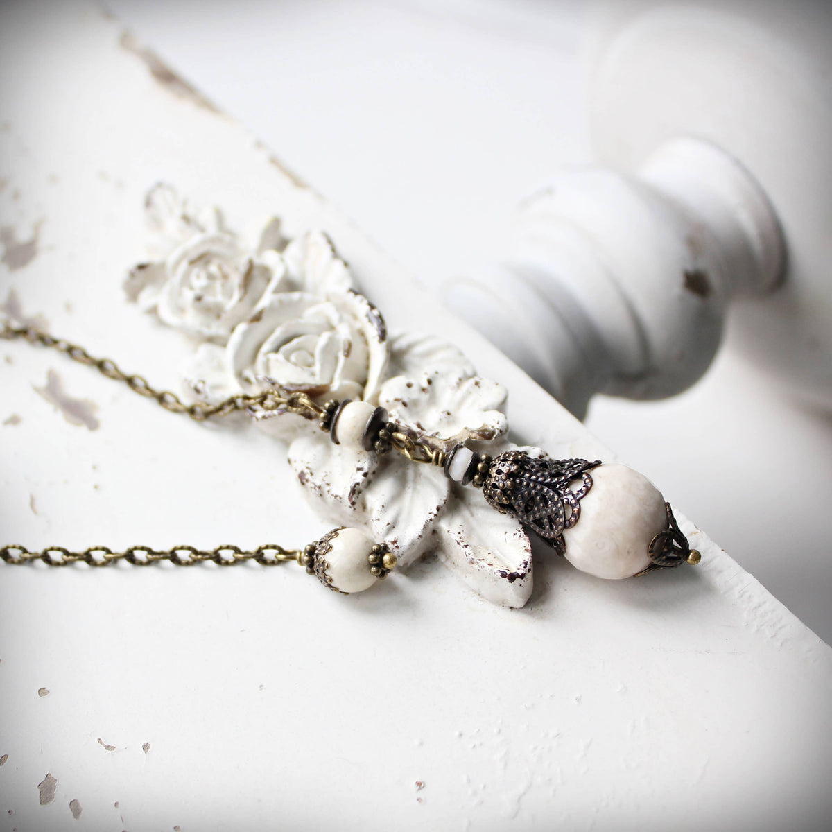 Petrified wood pendulum point on an antique-gold chain – Circa 1890