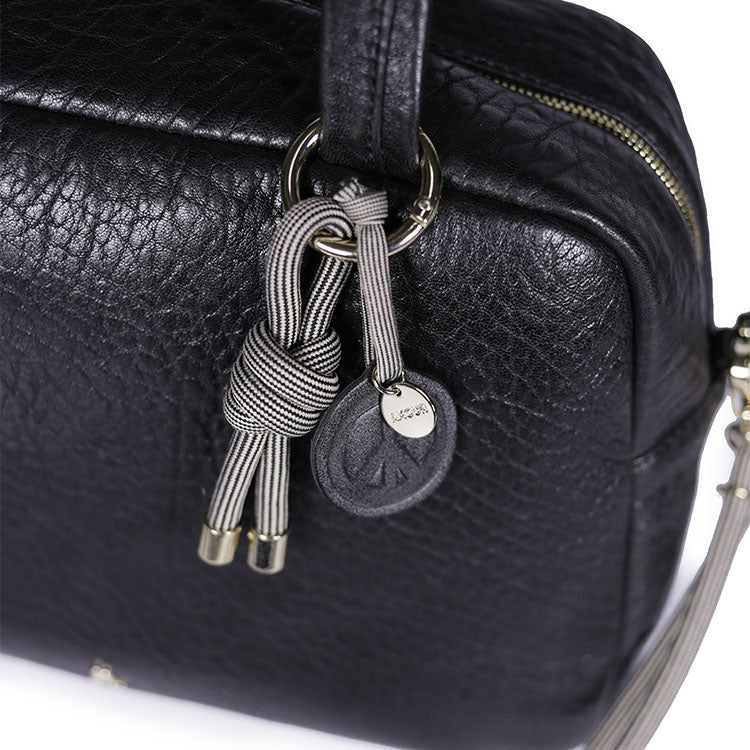 Detail of the Made bag zip and climbing-rope strap – Craie Studio