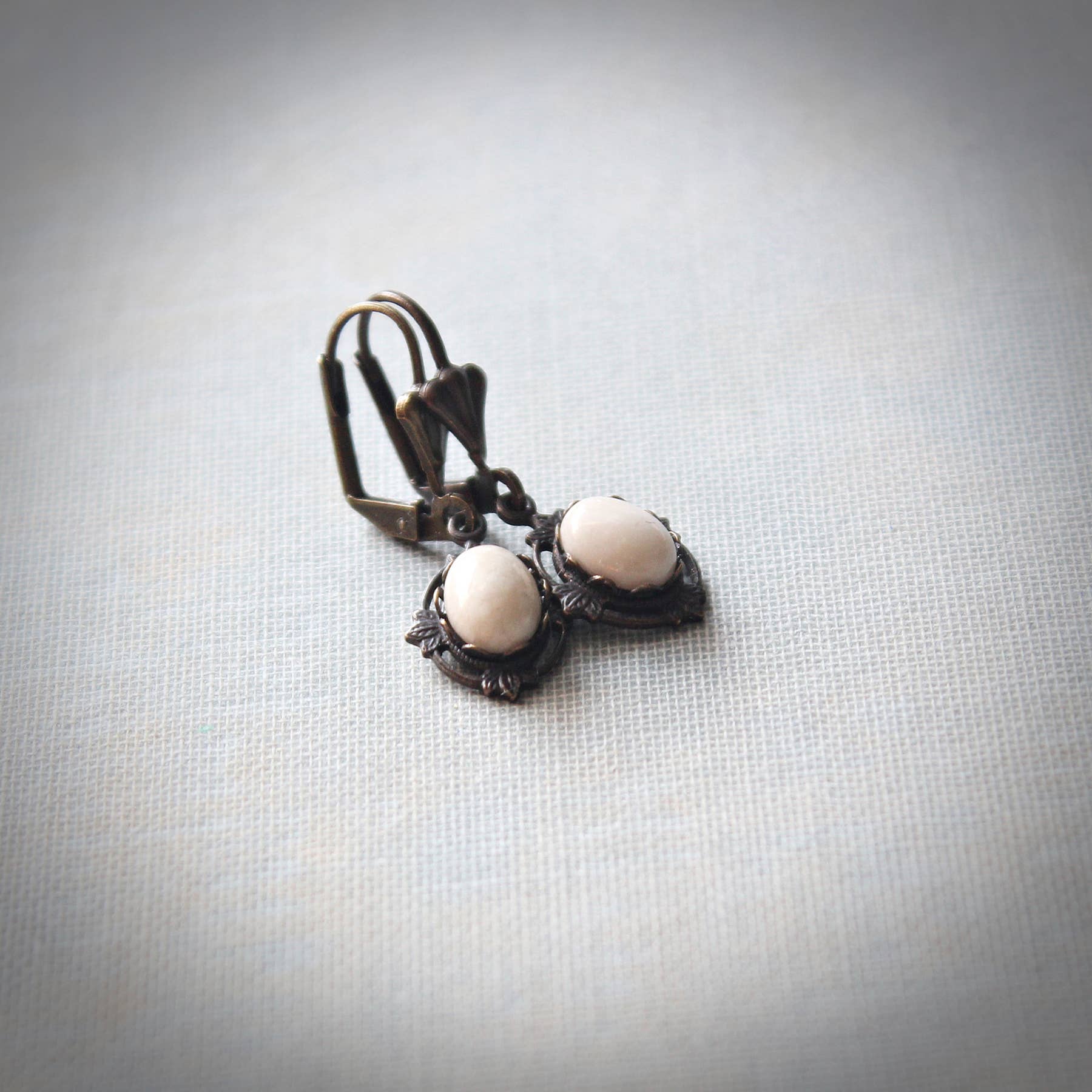 Petite creamy riverstone drop earrings in antique-gold filigree – Circa 1890