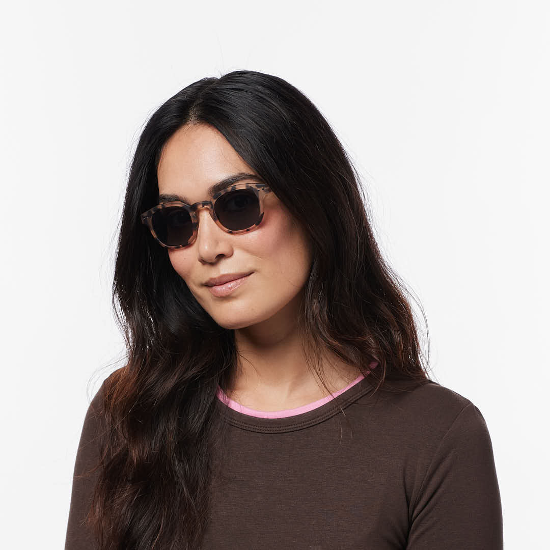 IZIPIZI SUN #C sunglasses in Light Tortoise, worn