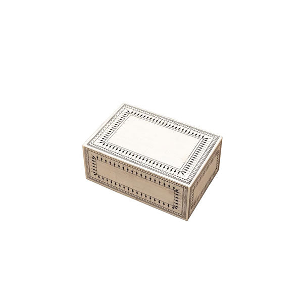 Alma Black & White Box
