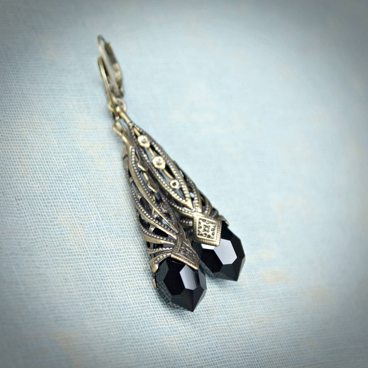 Antique-gold Art Deco drop earrings set with black jet crystal – Circa 1890