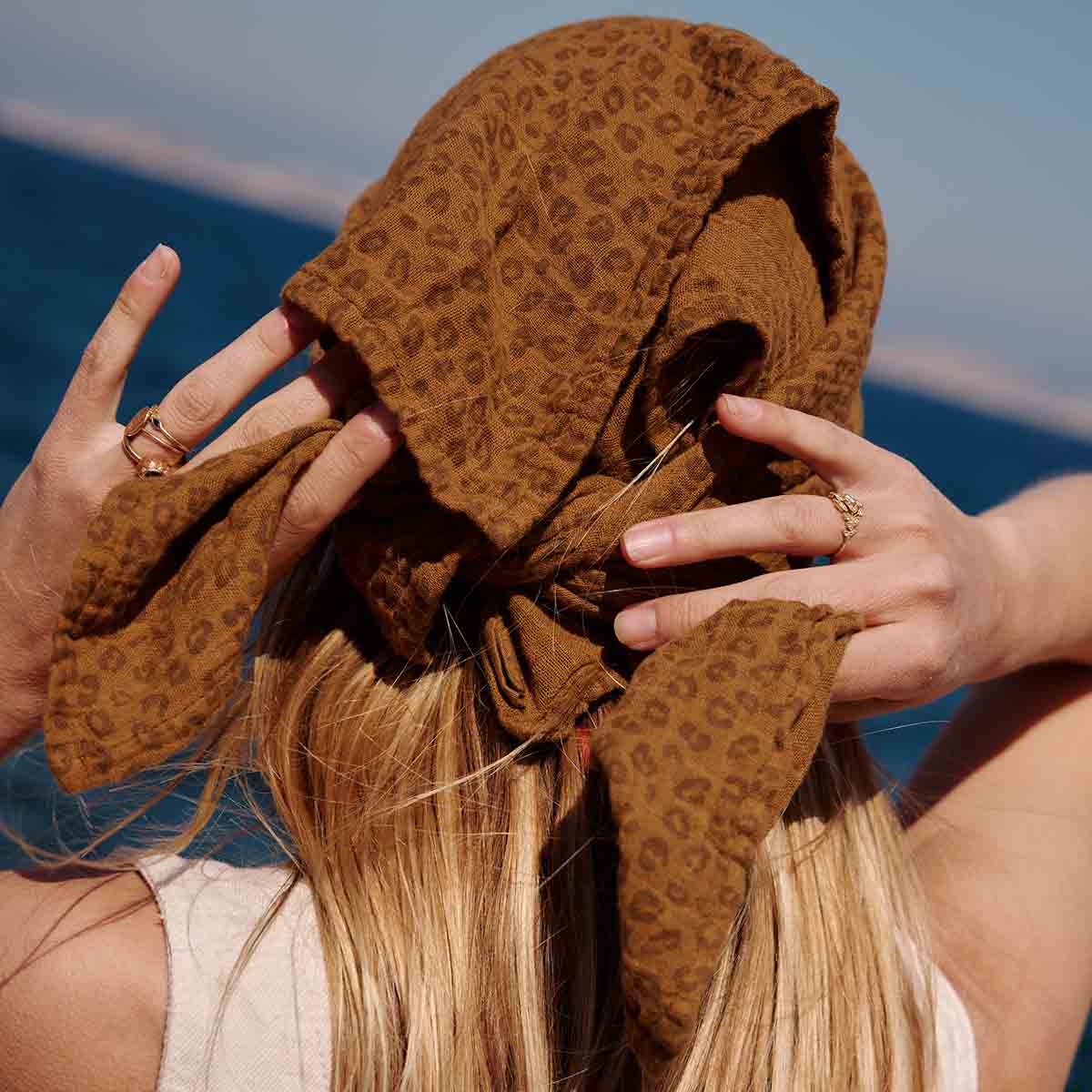 Bianca Scarf Cumin – Mini Leopard – Rose in April