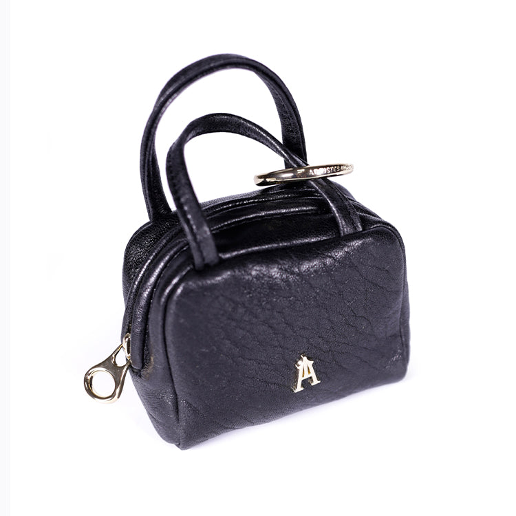 Close-up of the black bubble lambskin grain and zipper – Craie Studio