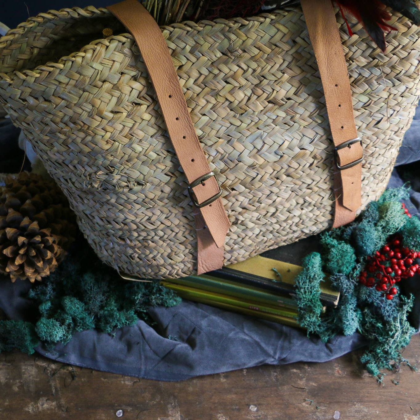 Close-up of the palm leaf weave and the adjustable leather backpack straps – Medina