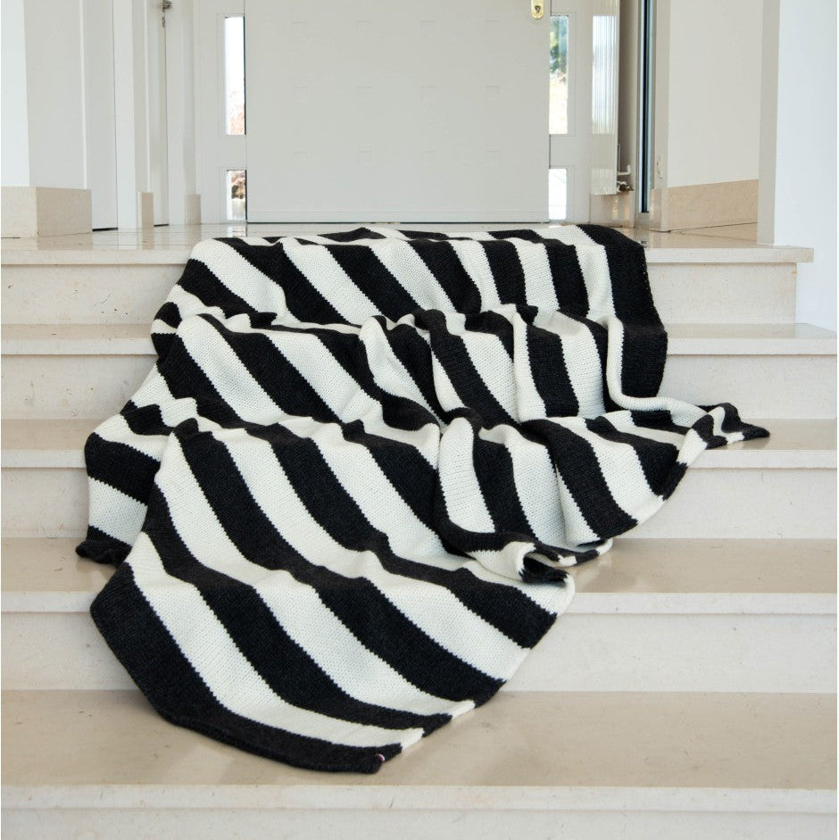 Carnac Throw Blanket