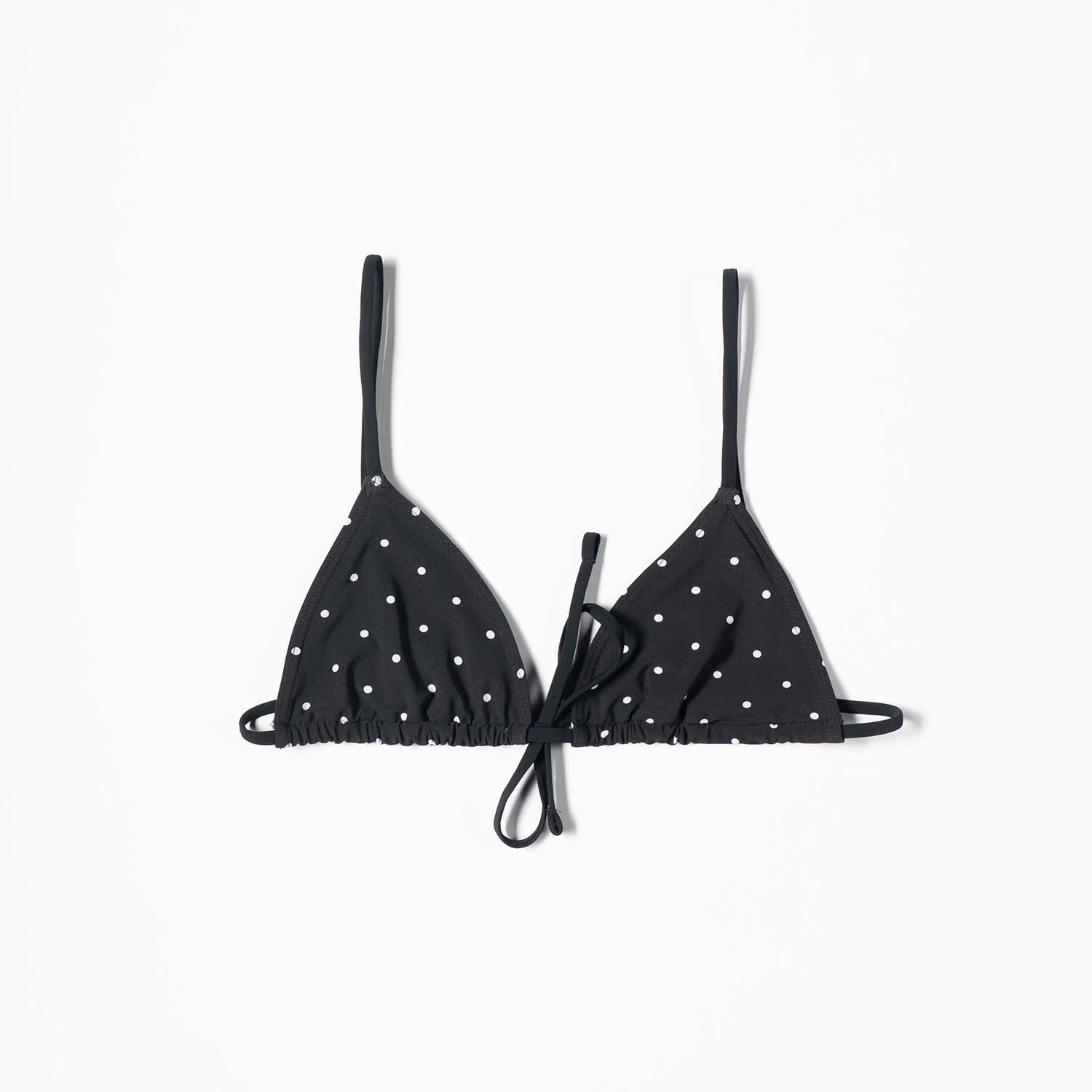 Mini-dot triangle top styled on the beach, full look – Blanche Edit