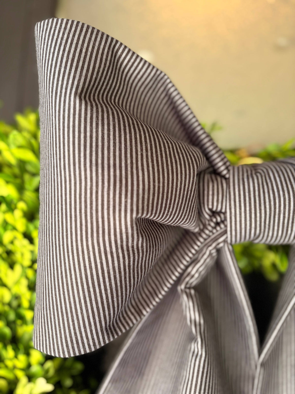 Close-up of a sculpted loop in fine black and white pinstripe cotton – La Maison Reverie